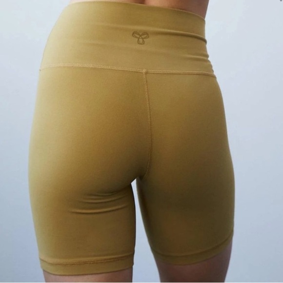 Aritzia TNA Butter Atmosphere Hi-Rise 7" Short - Picture 5 of 12